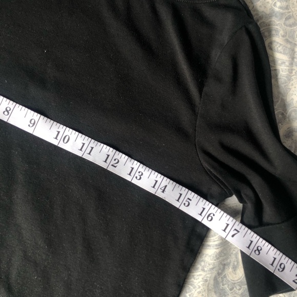 Sleek Black Top - Picture 4 of 5